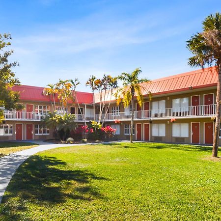Vero Beach Inn & Suites Vero Beach I-95 (Adults Only) Ngoại thất bức ảnh