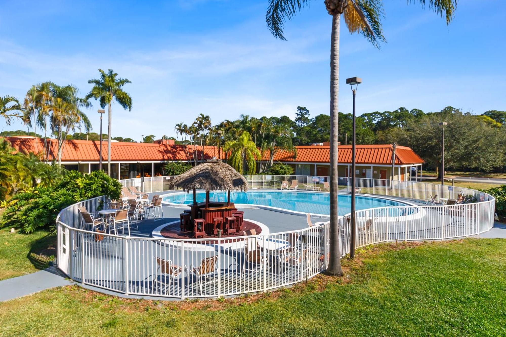 Vero Beach Inn & Suites Vero Beach I-95 (Adults Only) Ngoại thất bức ảnh