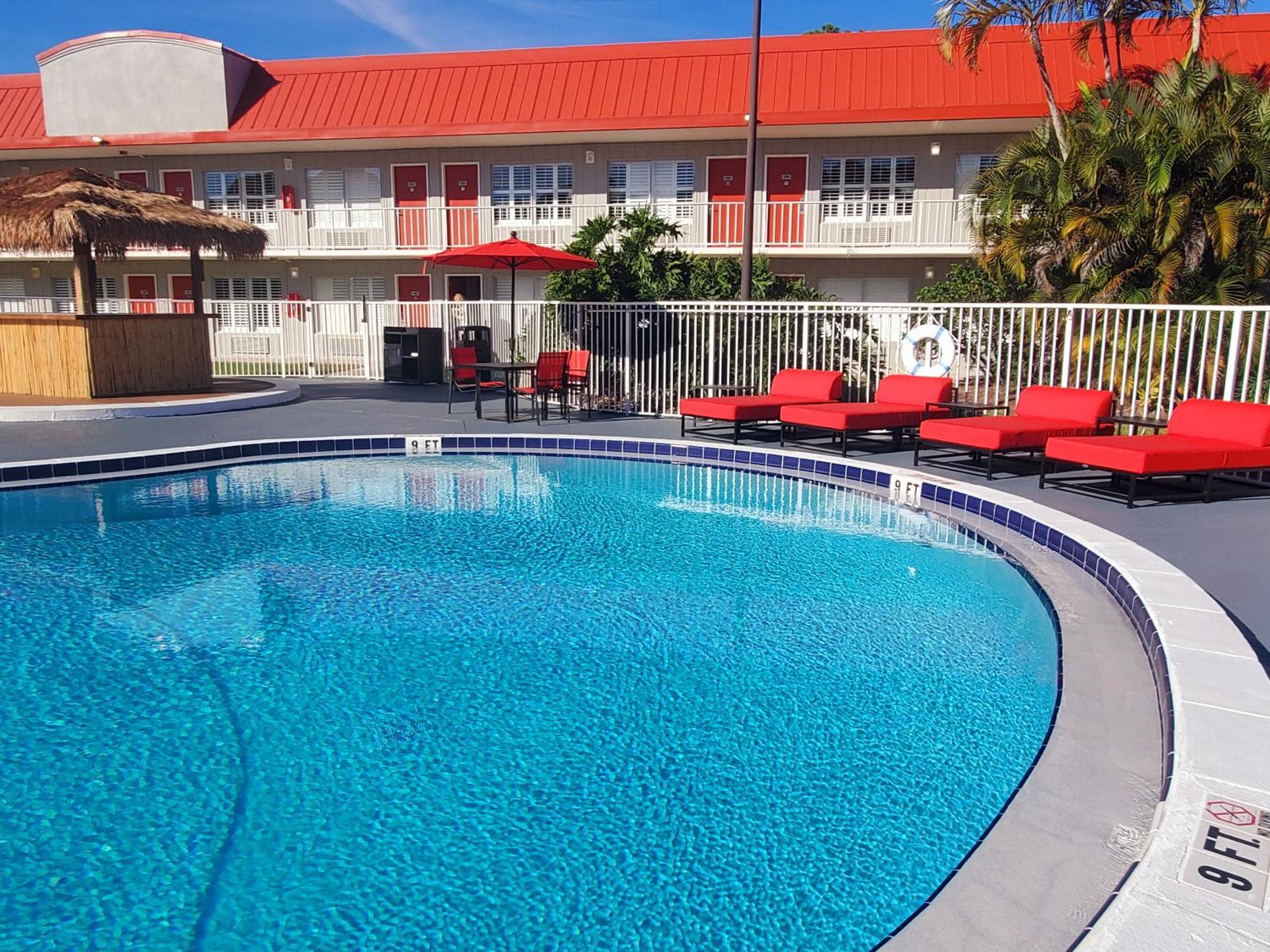 Vero Beach Inn & Suites Vero Beach I-95 (Adults Only) Ngoại thất bức ảnh